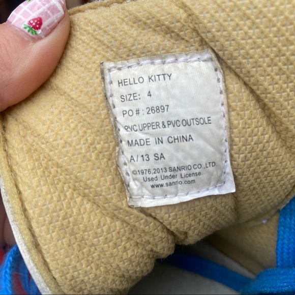 MOXIE HELLO KITTY SKATES - Picture 6 of 7